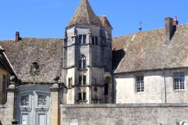 Façade château Gy