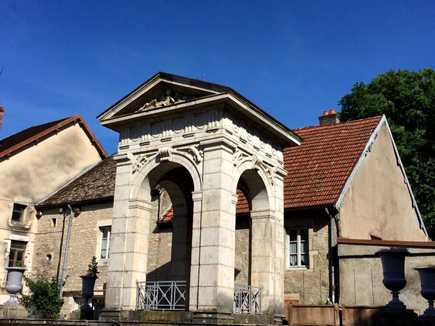 La grande fontaine à Gy